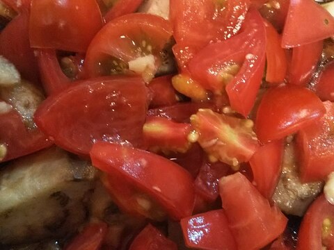 トルコナスとトマトのサラダ